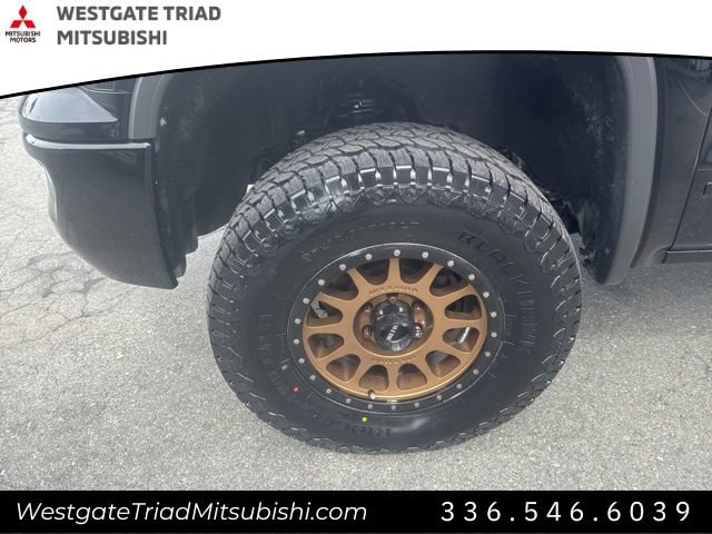 Used 2018 GMC Sierra 1500 SLT w/ All Terrain Package image 4