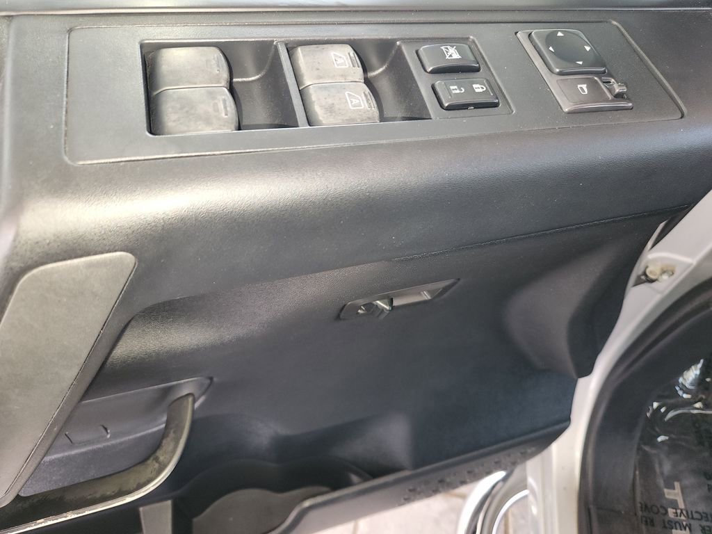 Used 2012 Nissan Titan SV image 27