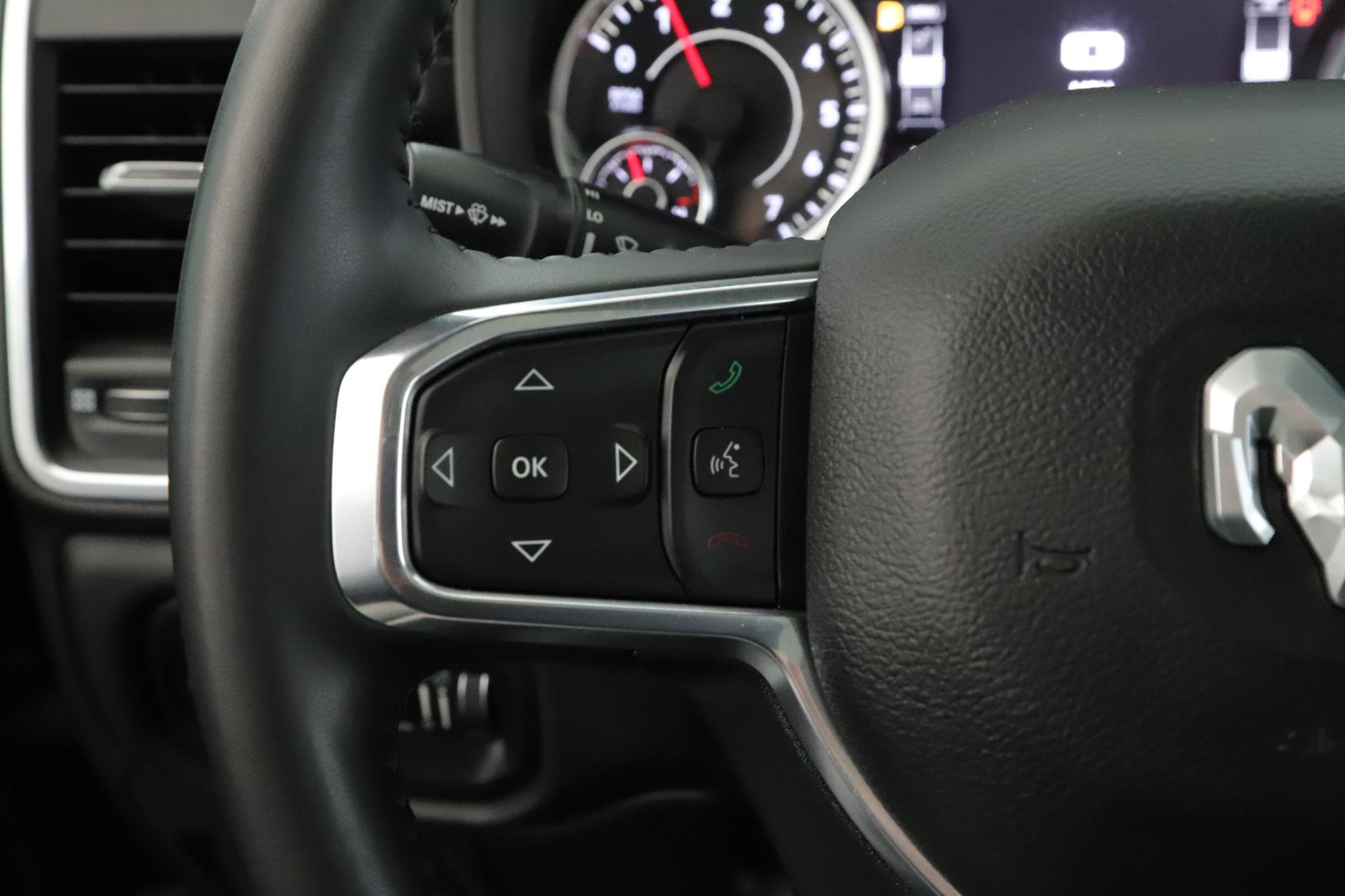 Used 2024 RAM 1500 Laramie AWD/4WD image 11