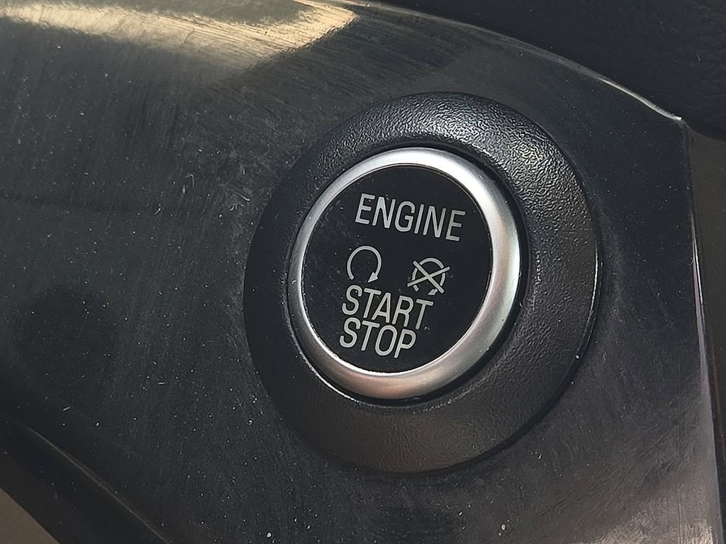 Used 2017 Ford Escape Titanium w/ Equipment Group 301A AWD/4WD image 14