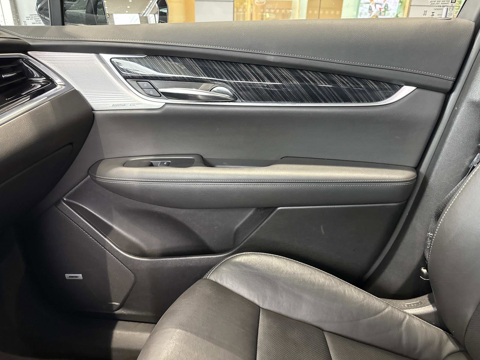 Used 2025 Cadillac XT6 Premium Luxury image 24