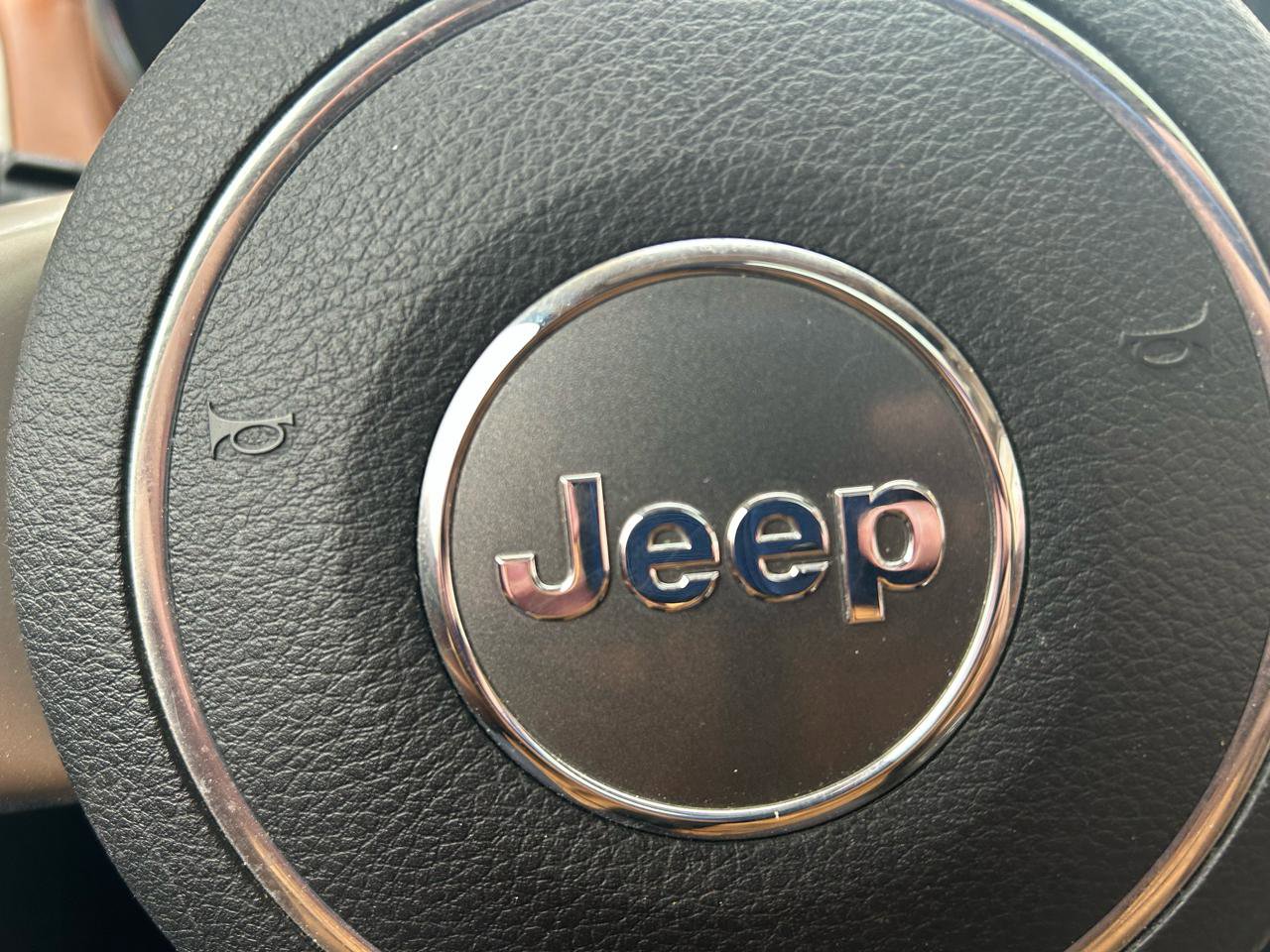 Used 2011 Jeep Grand Cherokee Overland Summit image 21