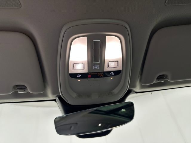 Used 2023 Volvo XC60 B5 Core image 23