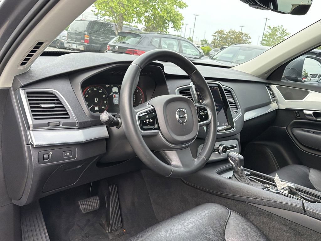 Used 2018 Volvo XC90 T6 Momentum w/ Convenience Package AWD/4WD image 10