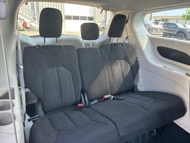Certified 2020 Chrysler Pacifica Touring FWD image 35