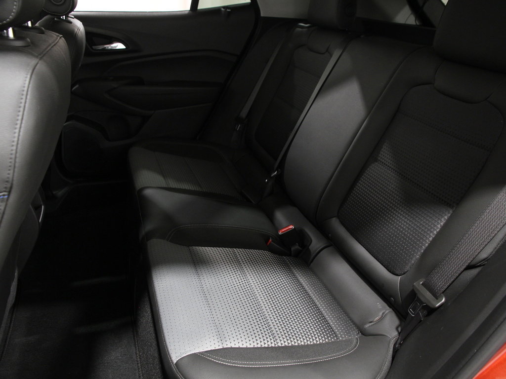 Certified 2024 Chevrolet Trax LT w/ Sunroof Package image 17