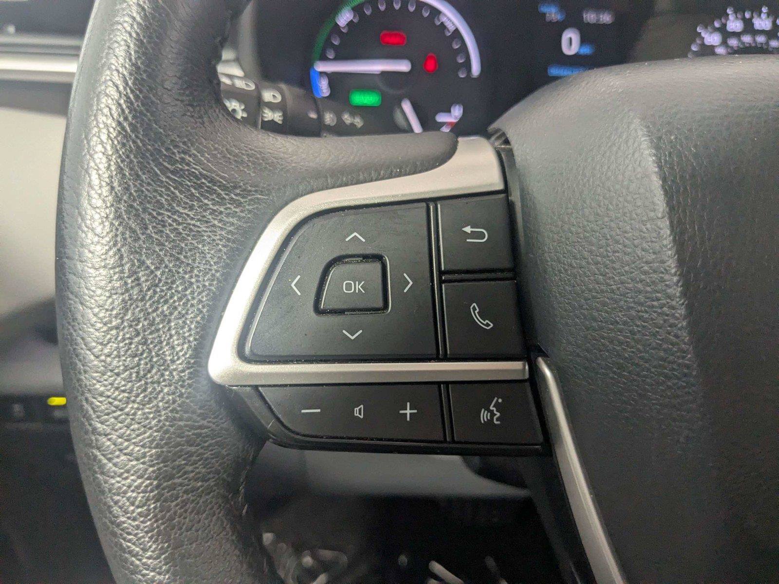 Certified 2024 Toyota Sienna XLE FWD image 19