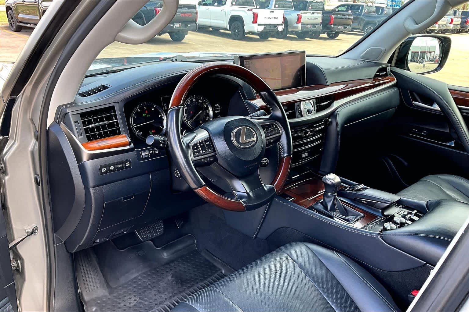 Used 2019 Lexus LX 570 4WD w/ Luxury Package image 17
