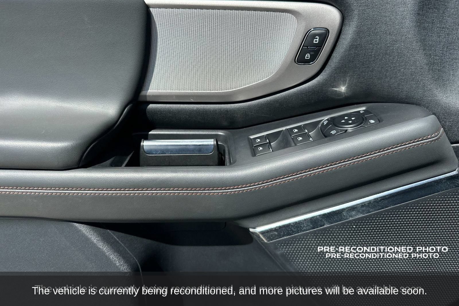 Used 2025 Ford Expedition Active AWD/4WD image 13