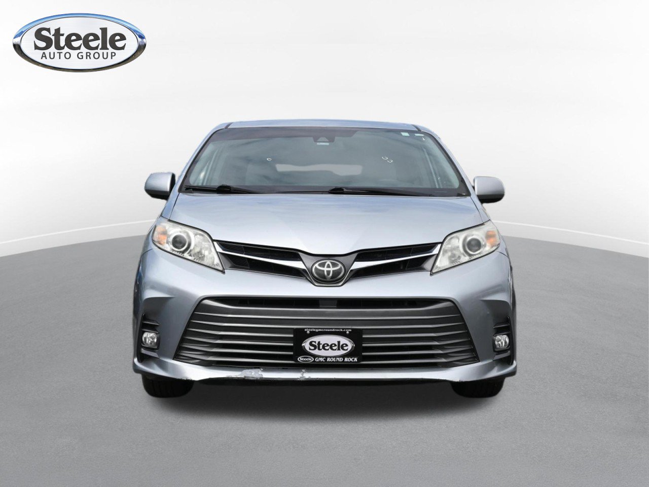 Used 2019 Toyota Sienna XLE FWD image 2