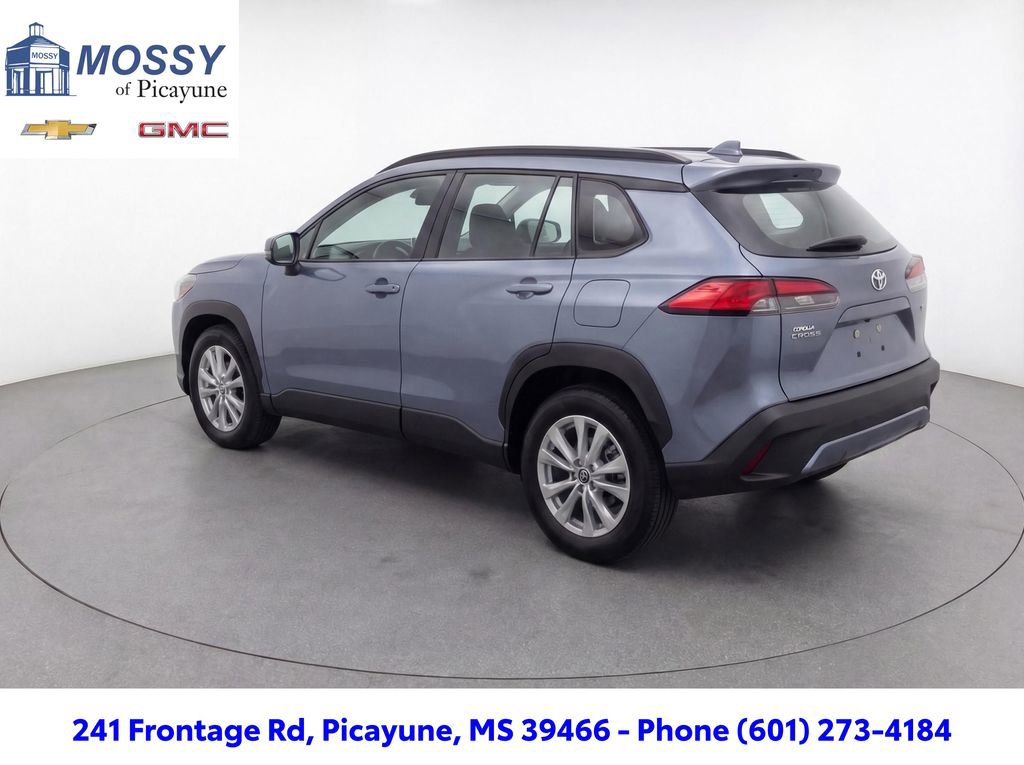 Used 2024 Toyota Corolla Cross LE image 4