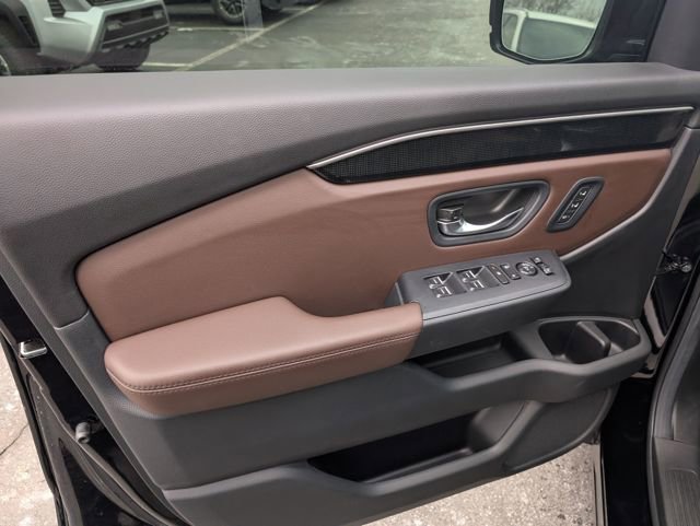 Used 2025 Honda Pilot Elite image 14