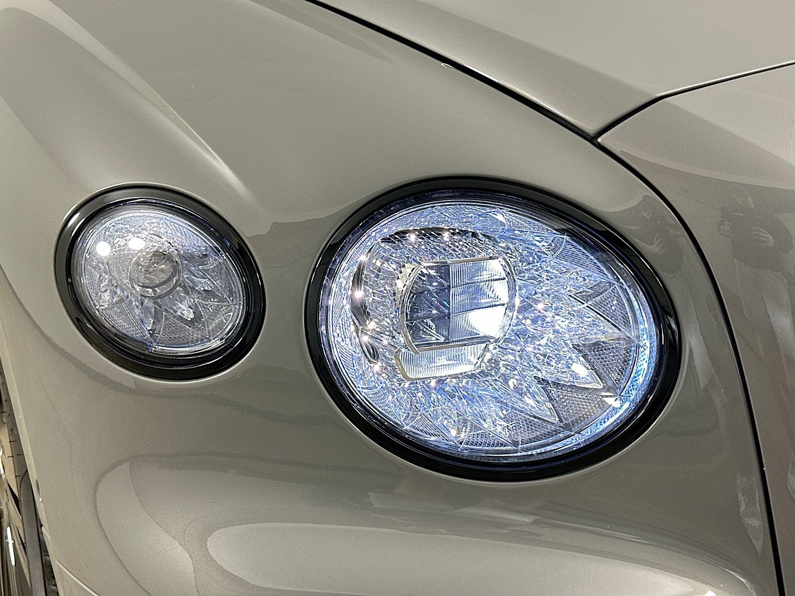 New 2026 Bentley Flying Spur V8 AWD/4WD image 13