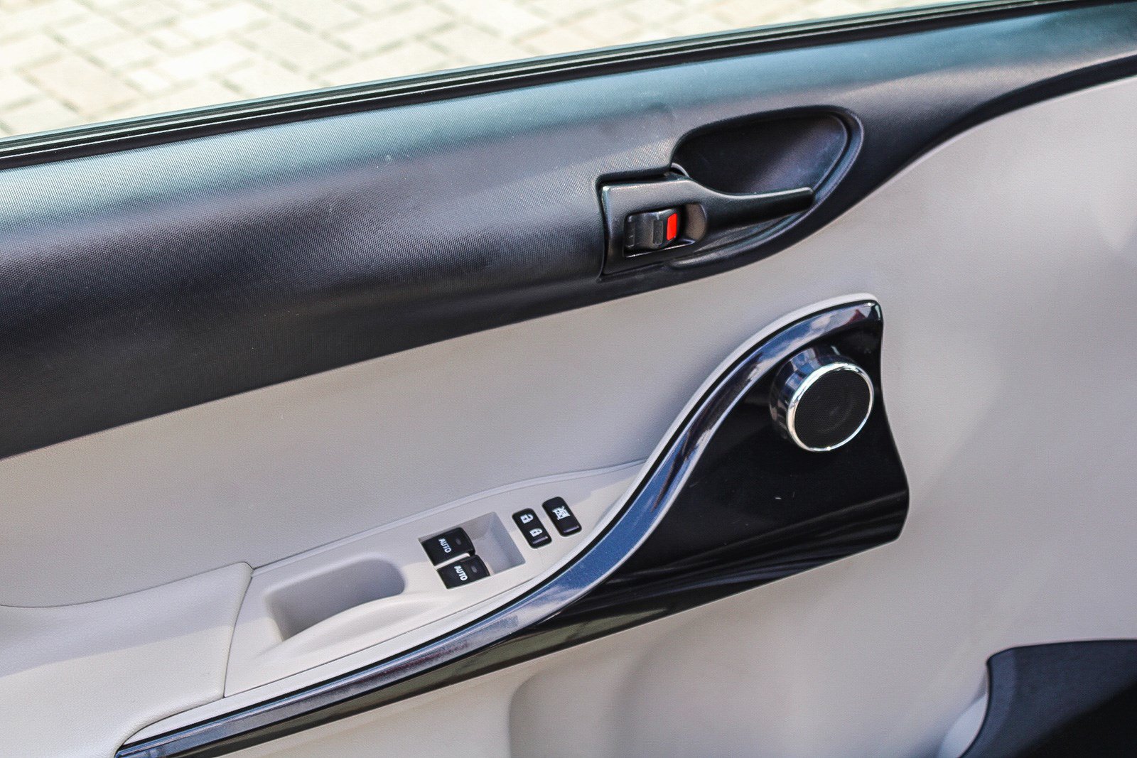 Used 2012 Scion iQ w/ Rear Speaker Pkg FWD image 22