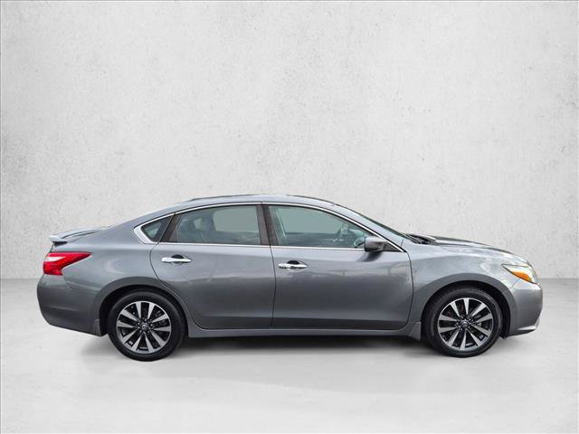 Used 2016 Nissan Altima 2.5 SV FWD image 4