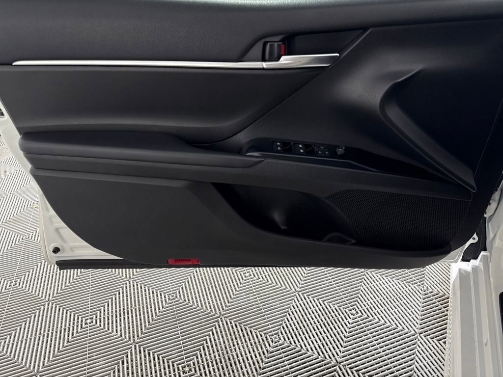 Used 2020 Toyota Camry SE w/ Carpet Mat Package image 10