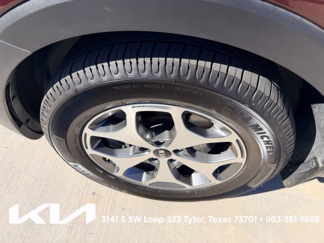 Certified 2021 Kia Telluride EX w/ Towing Package AWD/4WD image 4