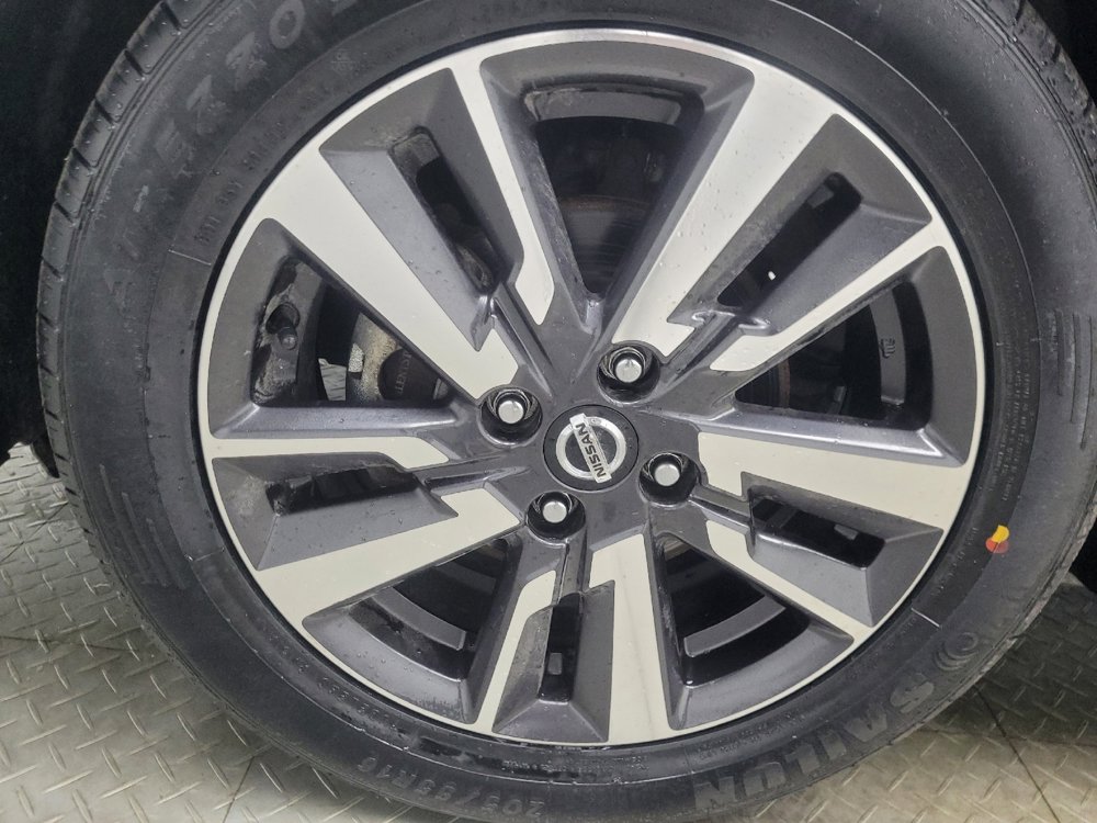 Used 2021 Nissan Versa SV image 31