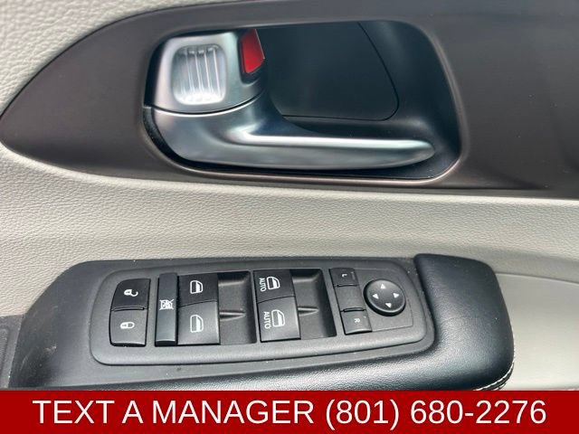 Used 2022 Chrysler Voyager LX FWD image 16