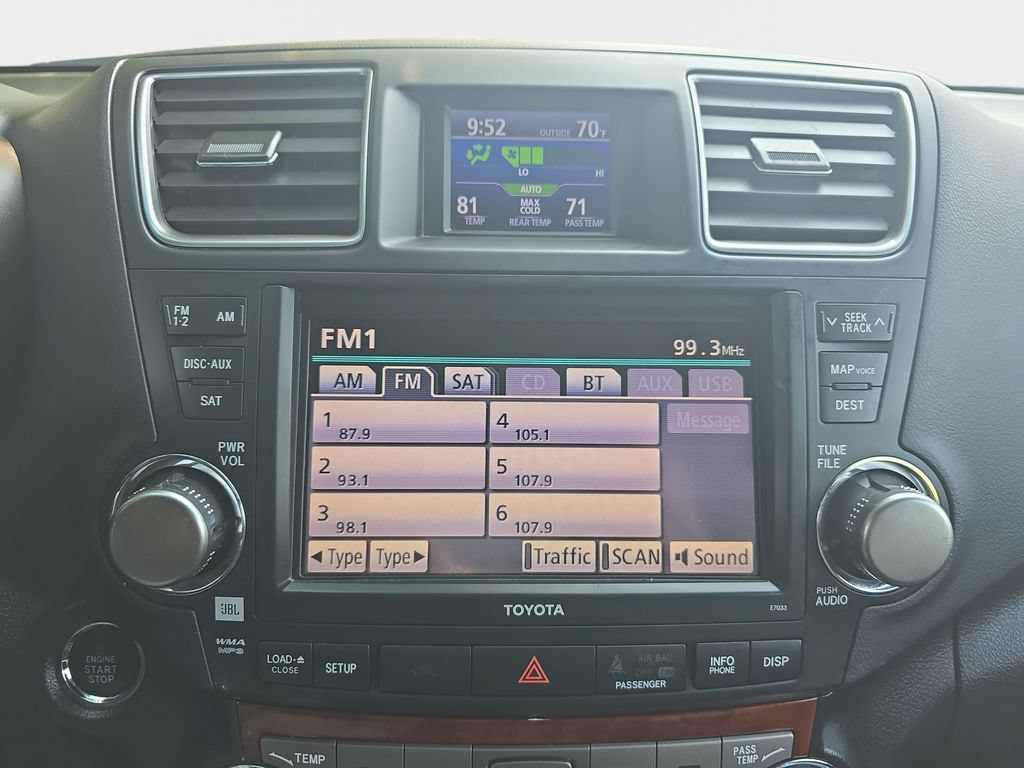 Used 2012 Toyota Highlander Limited w/ Tow Pkg AWD/4WD image 25