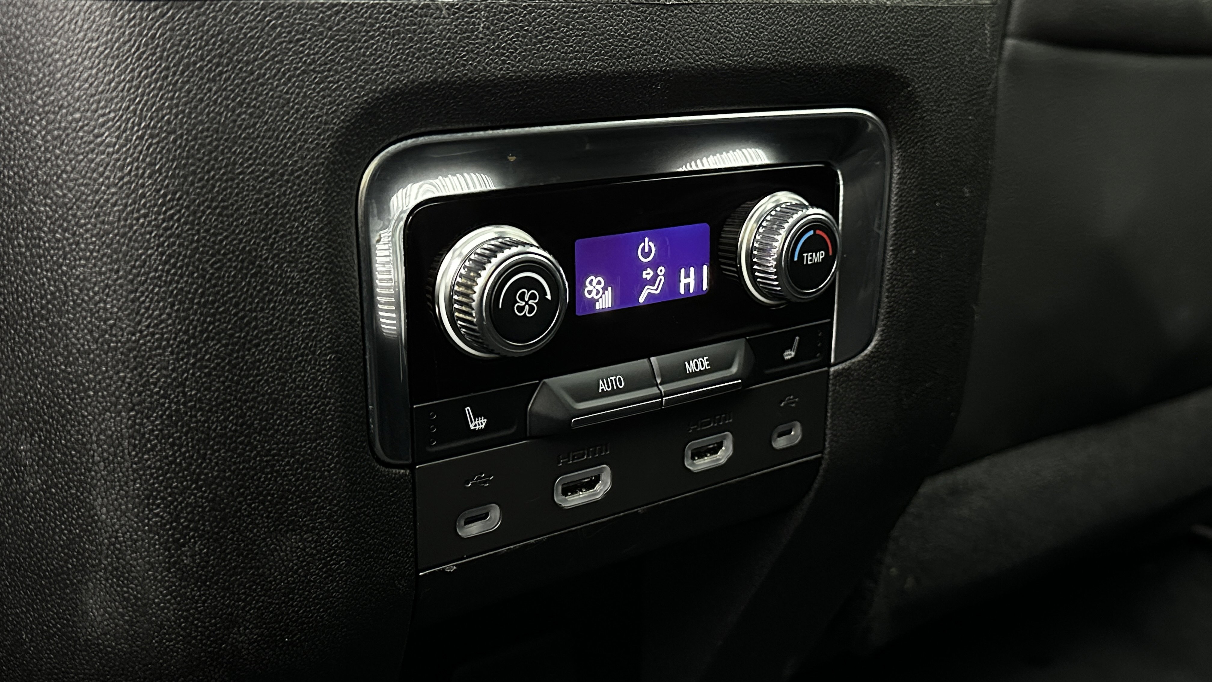 Used 2021 GMC Yukon Denali w/ Denali Premium Package image 33