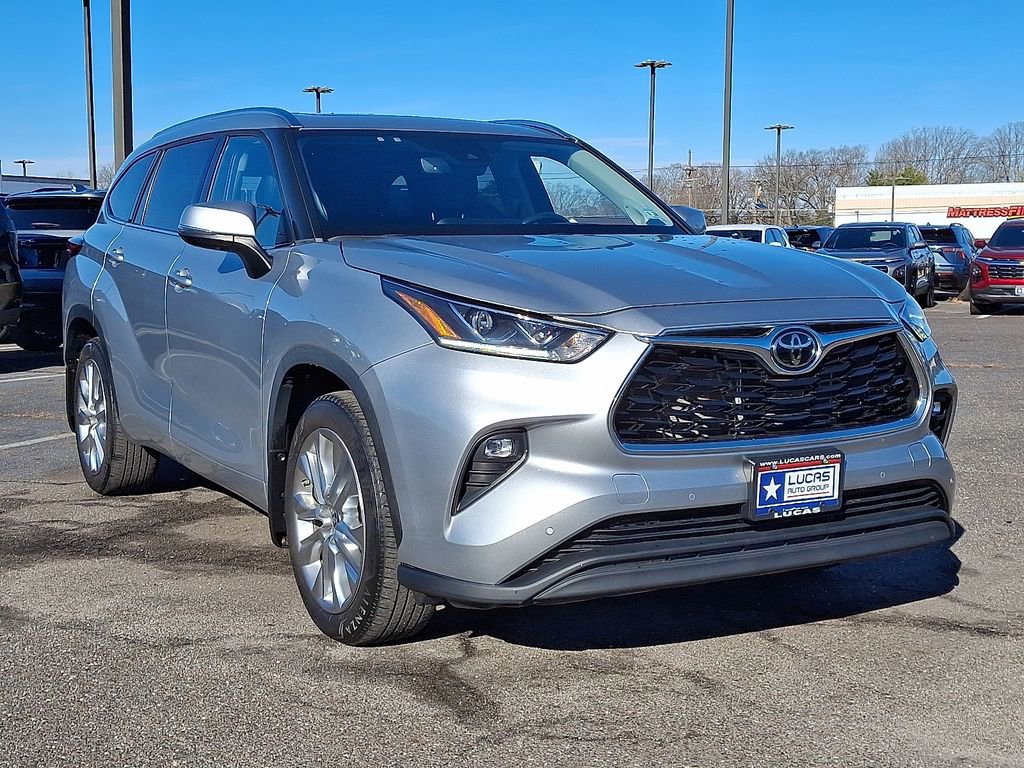 Used 2023 Toyota Highlander Limited image 2