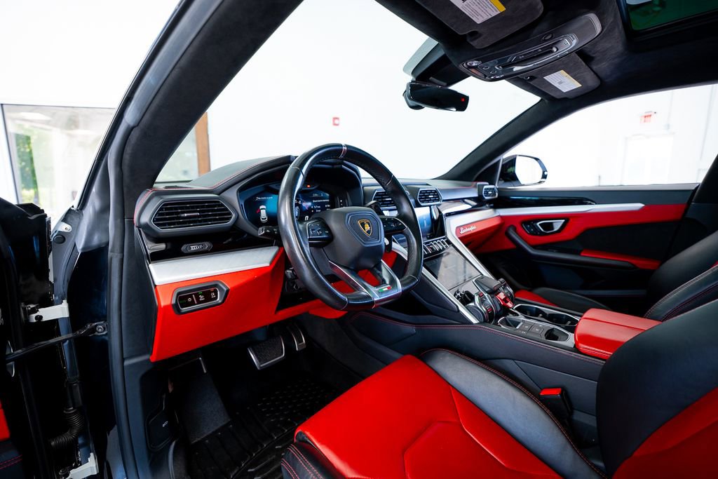 Used 2022 Lamborghini Urus AWD/4WD image 32