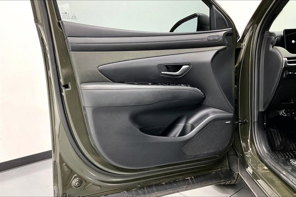 Used 2025 Hyundai Santa Cruz Limited image 21