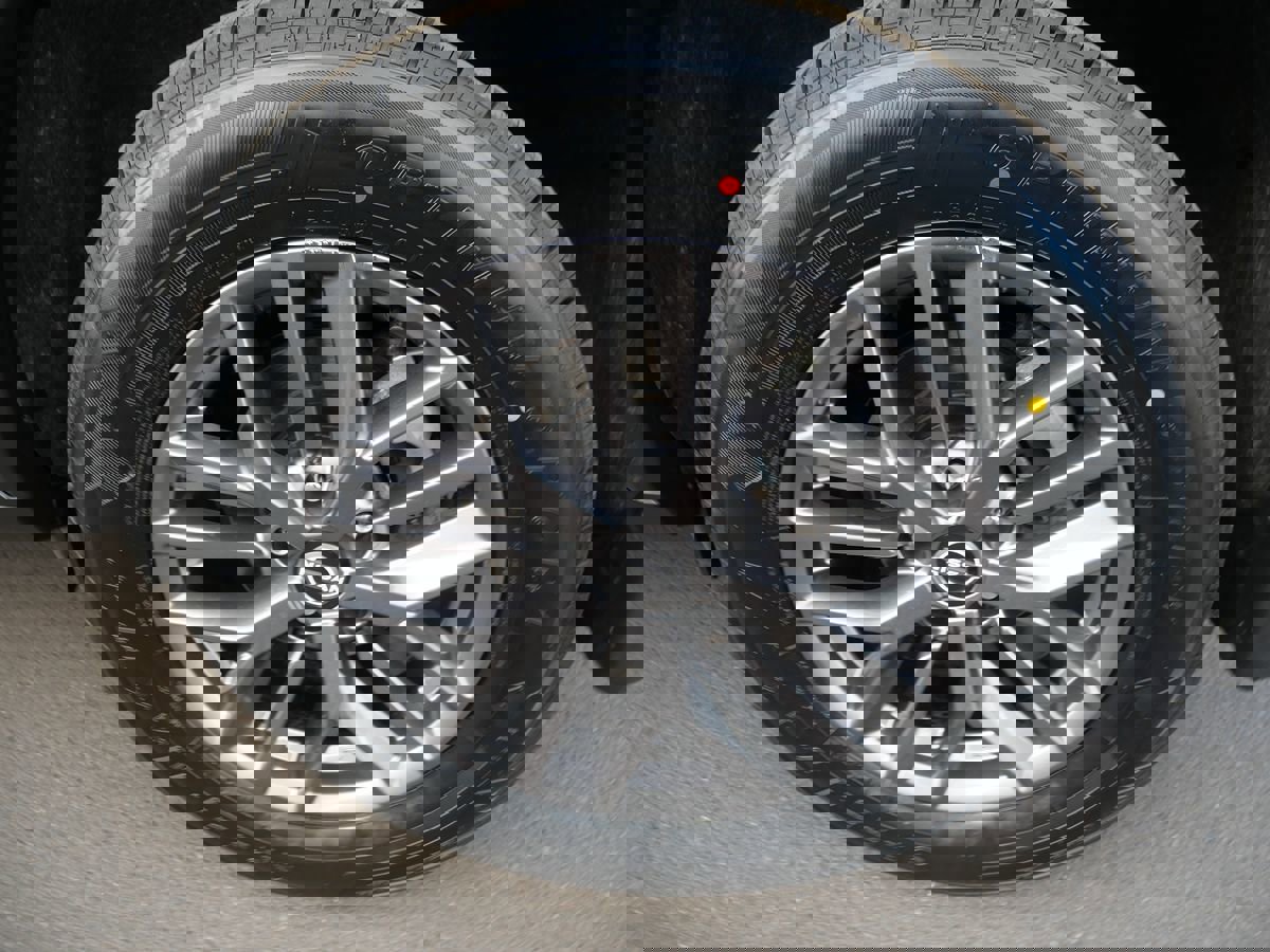 Used 2023 Nissan Rogue S image 34