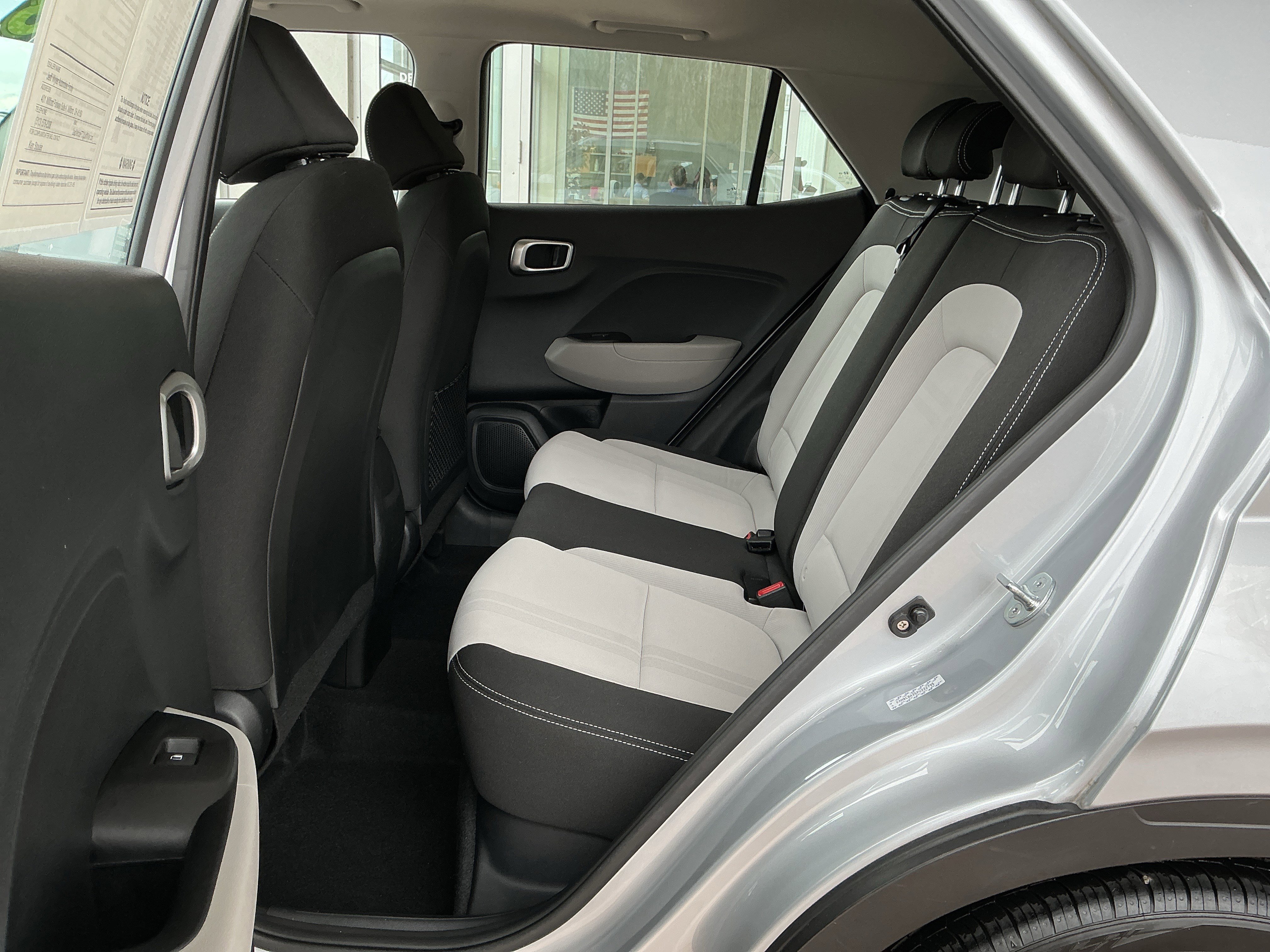 Used 2023 Hyundai Venue SEL image 18