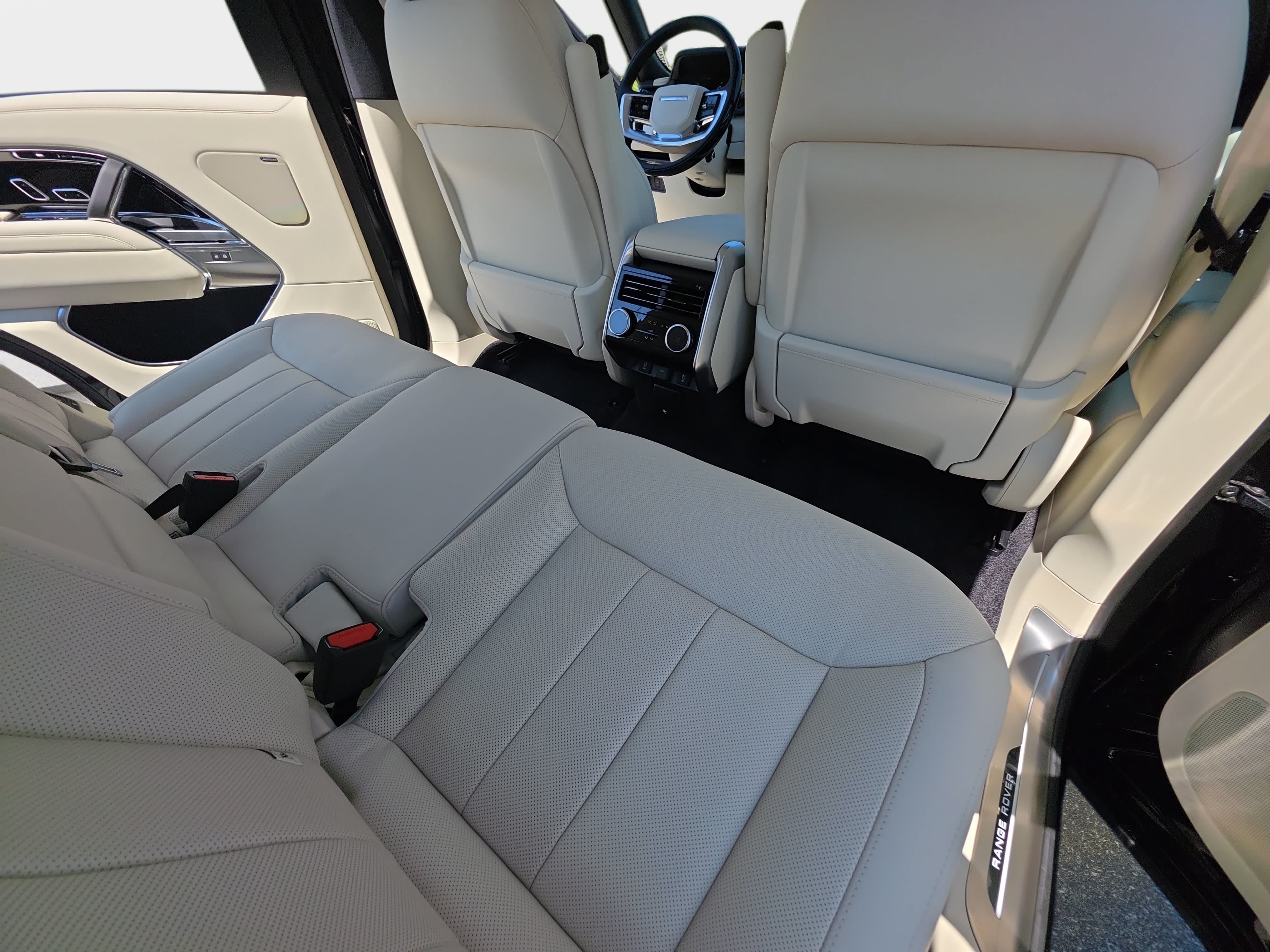New 2026 Land Rover Range Rover Long Wheelbase SE AWD/4WD image 11