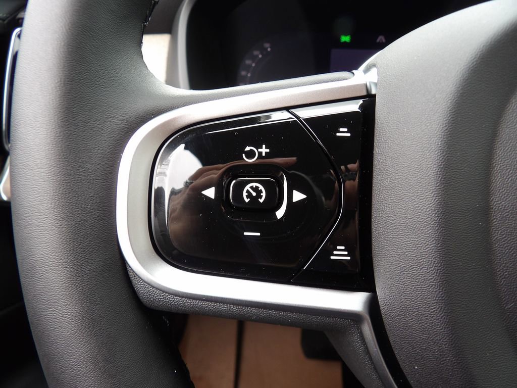 New 2026 Volvo XC90 B6 Plus w/ Protection Package Premier AWD/4WD image 19