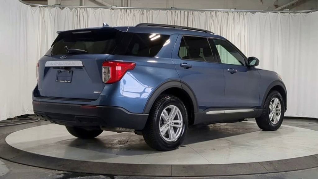 Used 2020 Ford Explorer XLT AWD/4WD image 10