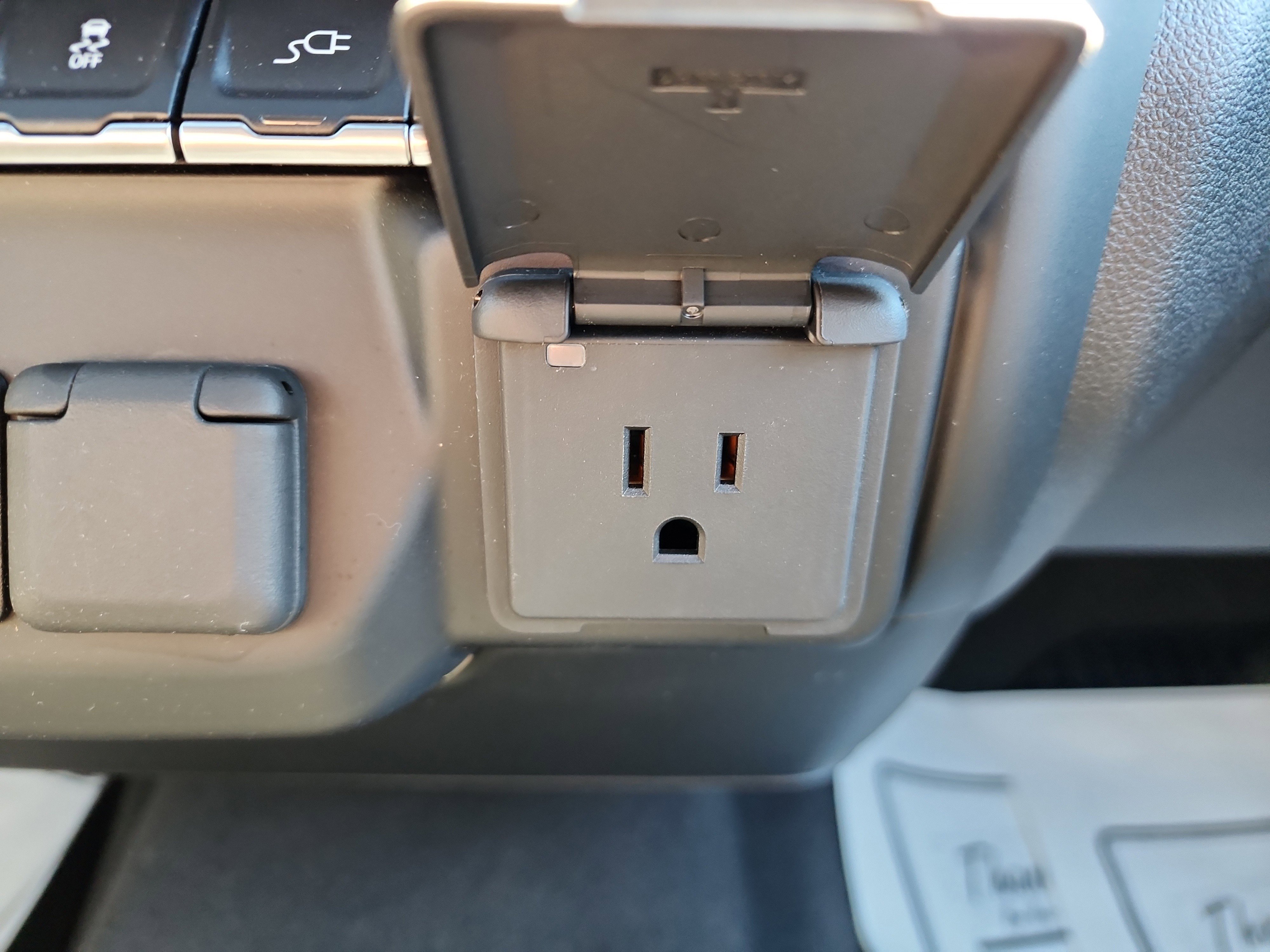 Used 2022 Chevrolet Silverado 2500 Custom w/ Custom Value Package image 16