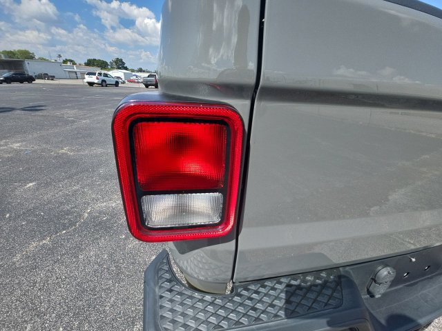 Used 2023 Jeep Gladiator Sport AWD/4WD image 29