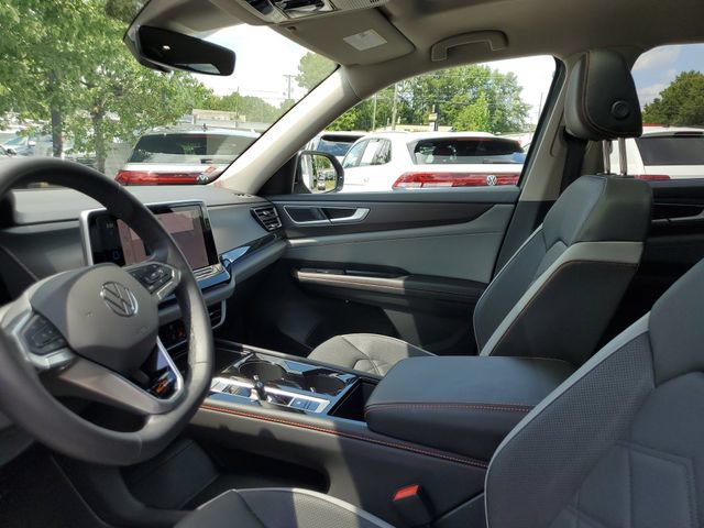 Certified 2025 Volkswagen Atlas Peak Edition SE AWD/4WD image 24