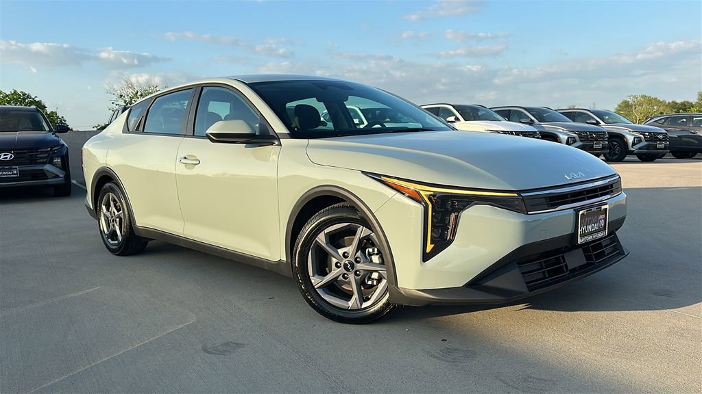Used 2025 Kia K4 LXS image 5