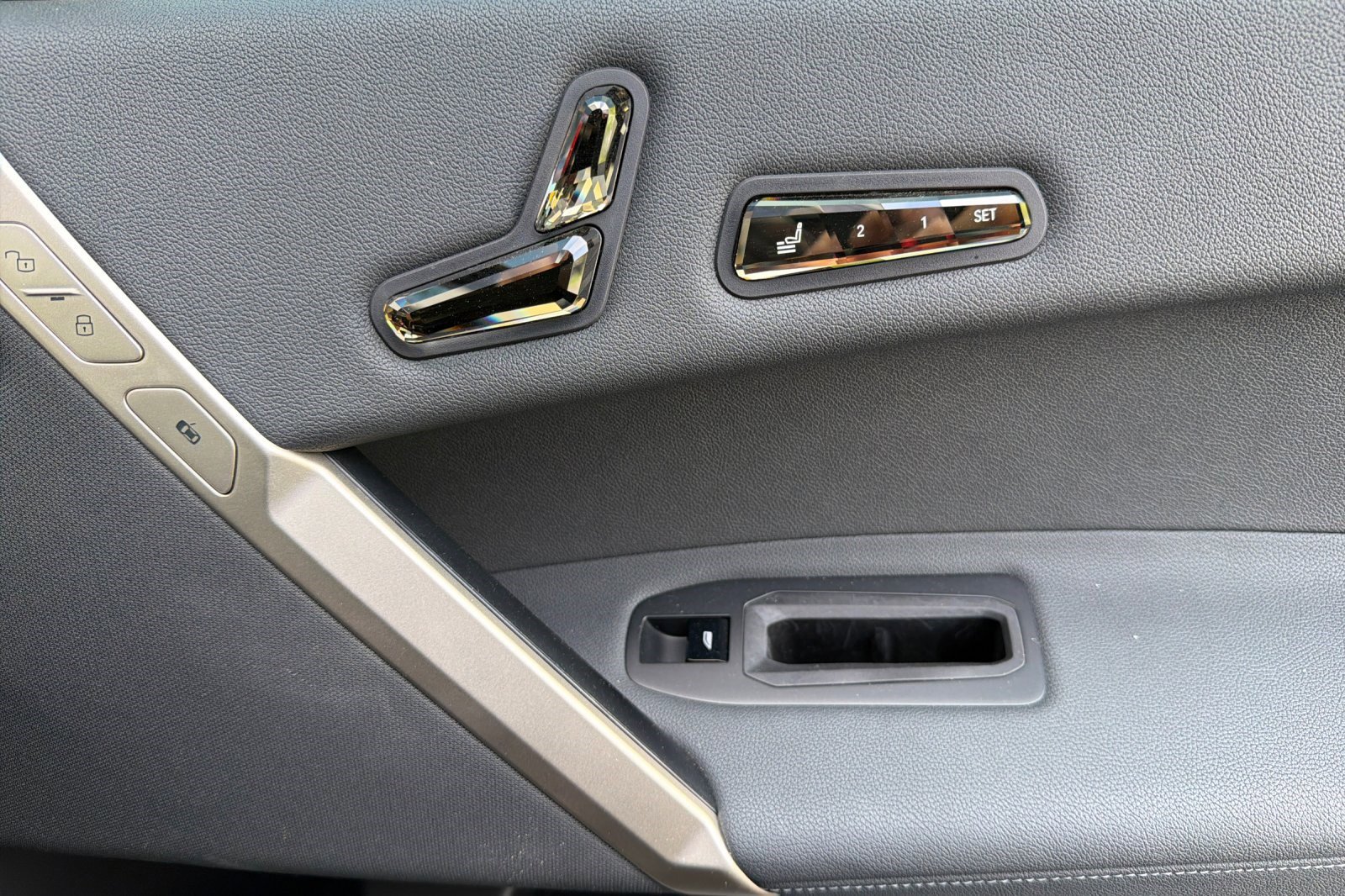 Certified 2024 BMW iX xDrive50 w/ Premium Package image 22