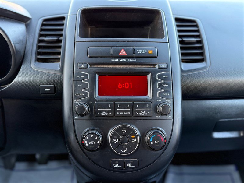 Used 2013 Kia Soul FWD image 15