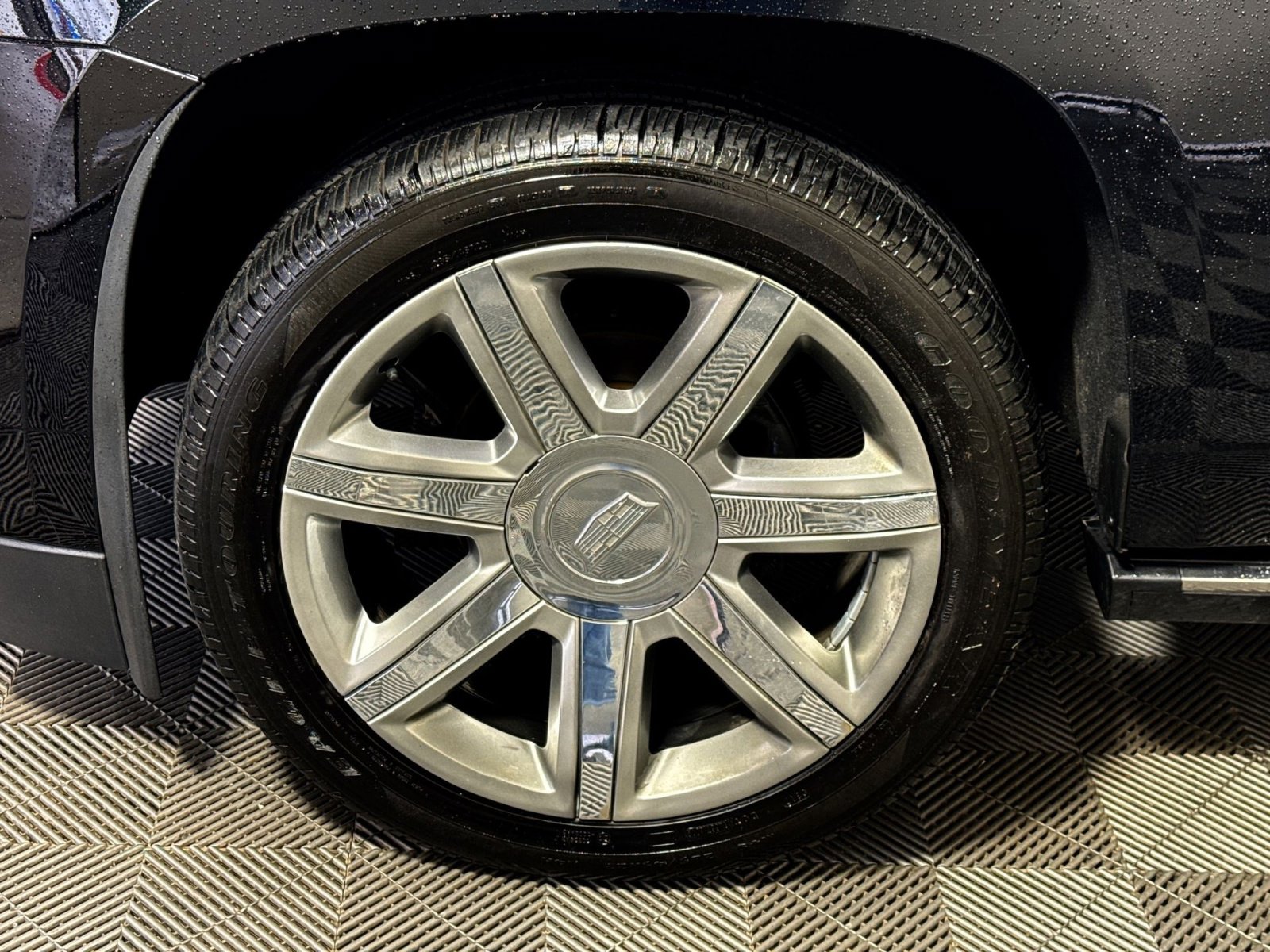 Used 2019 Cadillac Escalade ESV Premium Luxury AWD/4WD image 12