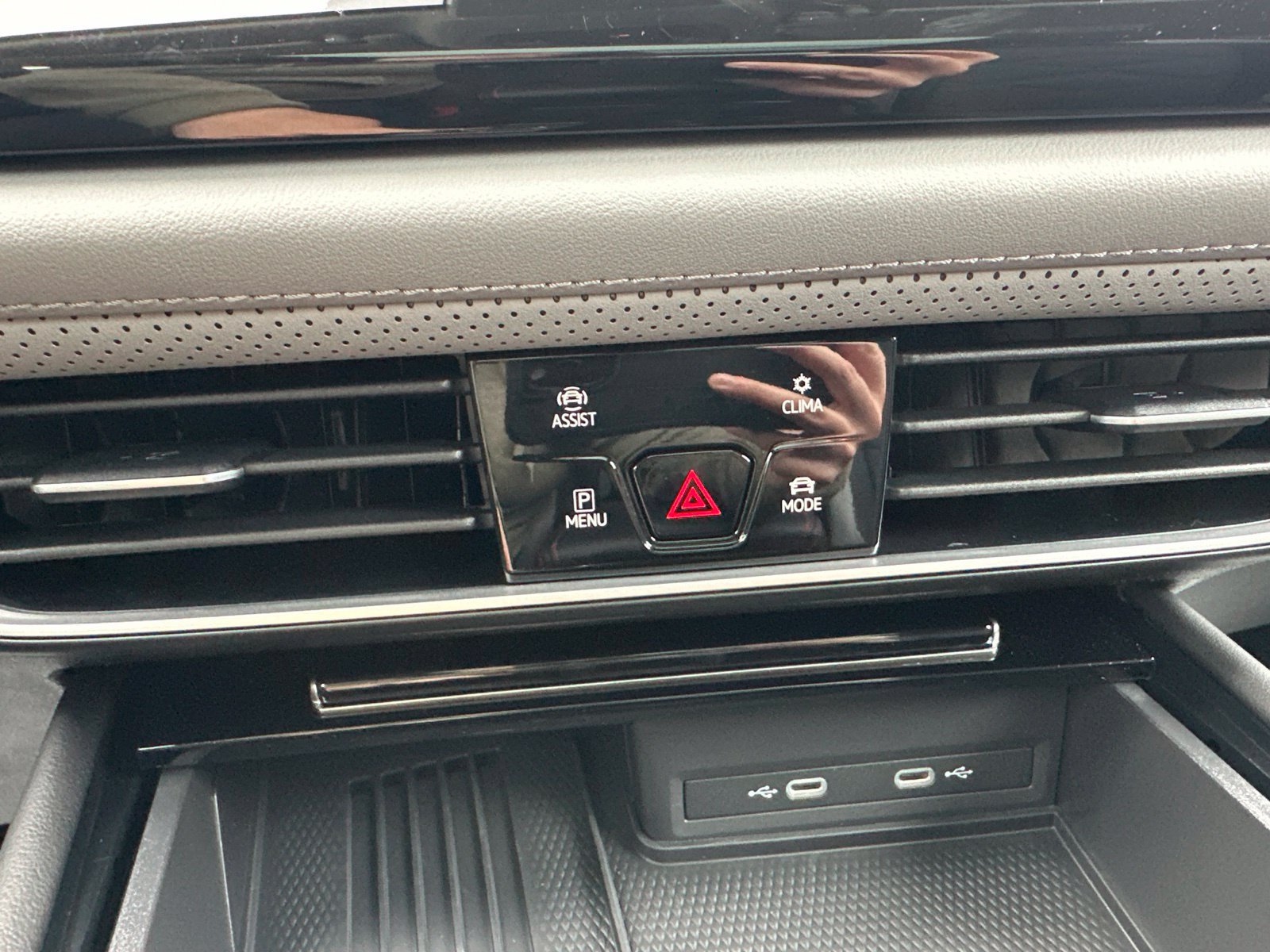 Certified 2026 Volkswagen Atlas Peak Edition AWD/4WD image 69