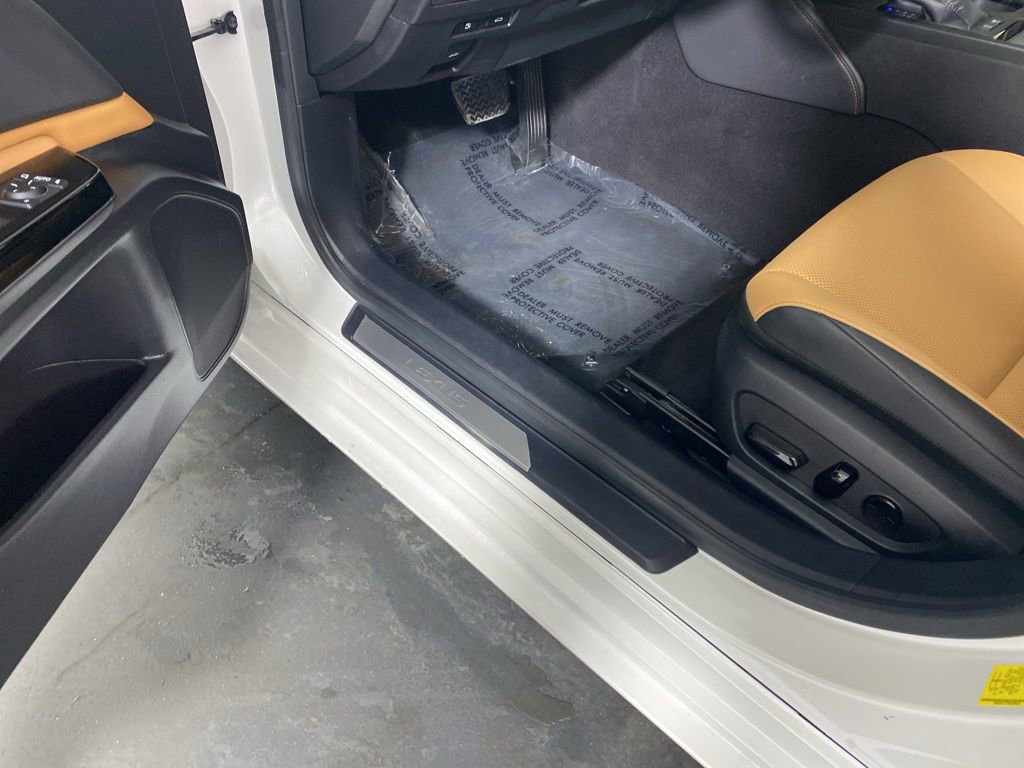 Certified 2023 Lexus ES 300h w/ Premium Package image 25