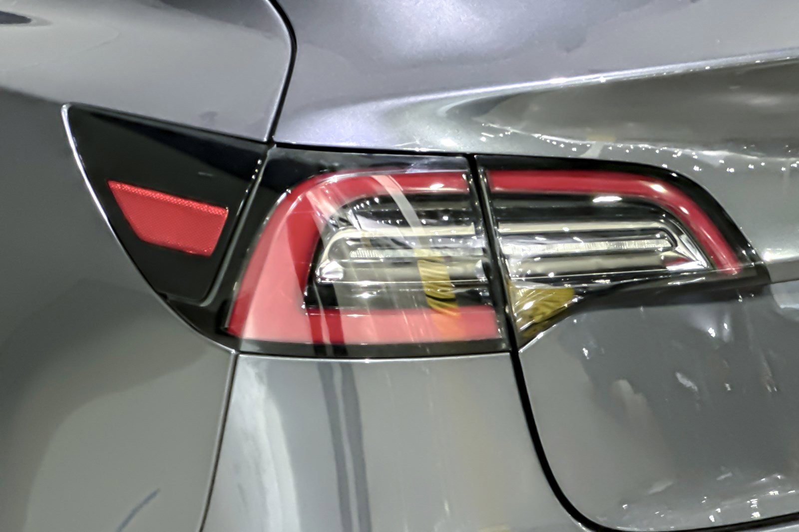 Used 2018 Tesla Model 3 Long Range RWD image 11