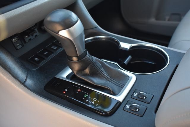 Used 2019 Toyota Highlander XLE image 24