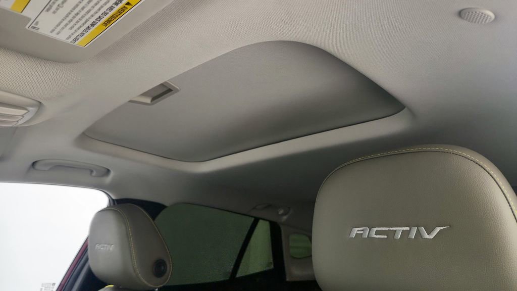 Used 2024 Chevrolet Trax ACTIV w/ Sunroof Package image 16