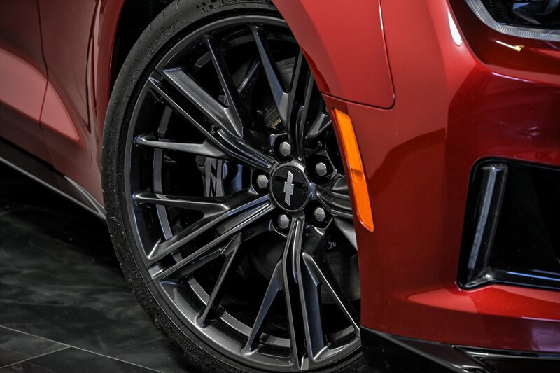 Used 2019 Chevrolet Camaro ZL1 RWD image 3