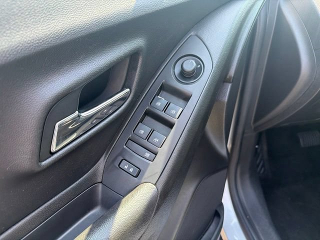 Used 2019 Chevrolet Trax LT w/ LT Convenience Package FWD image 13