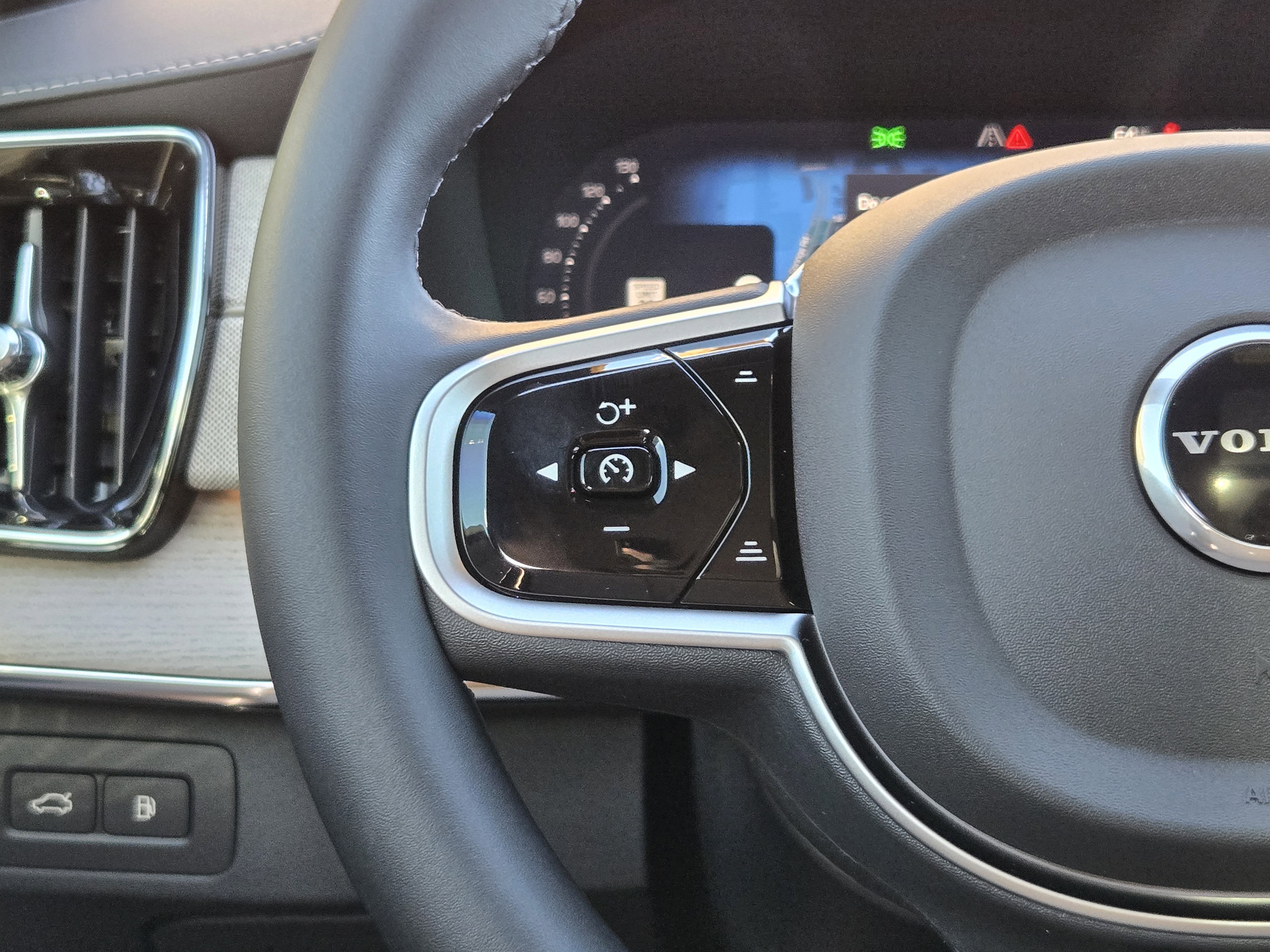 New 2026 Volvo XC90 T8 Plus image 33