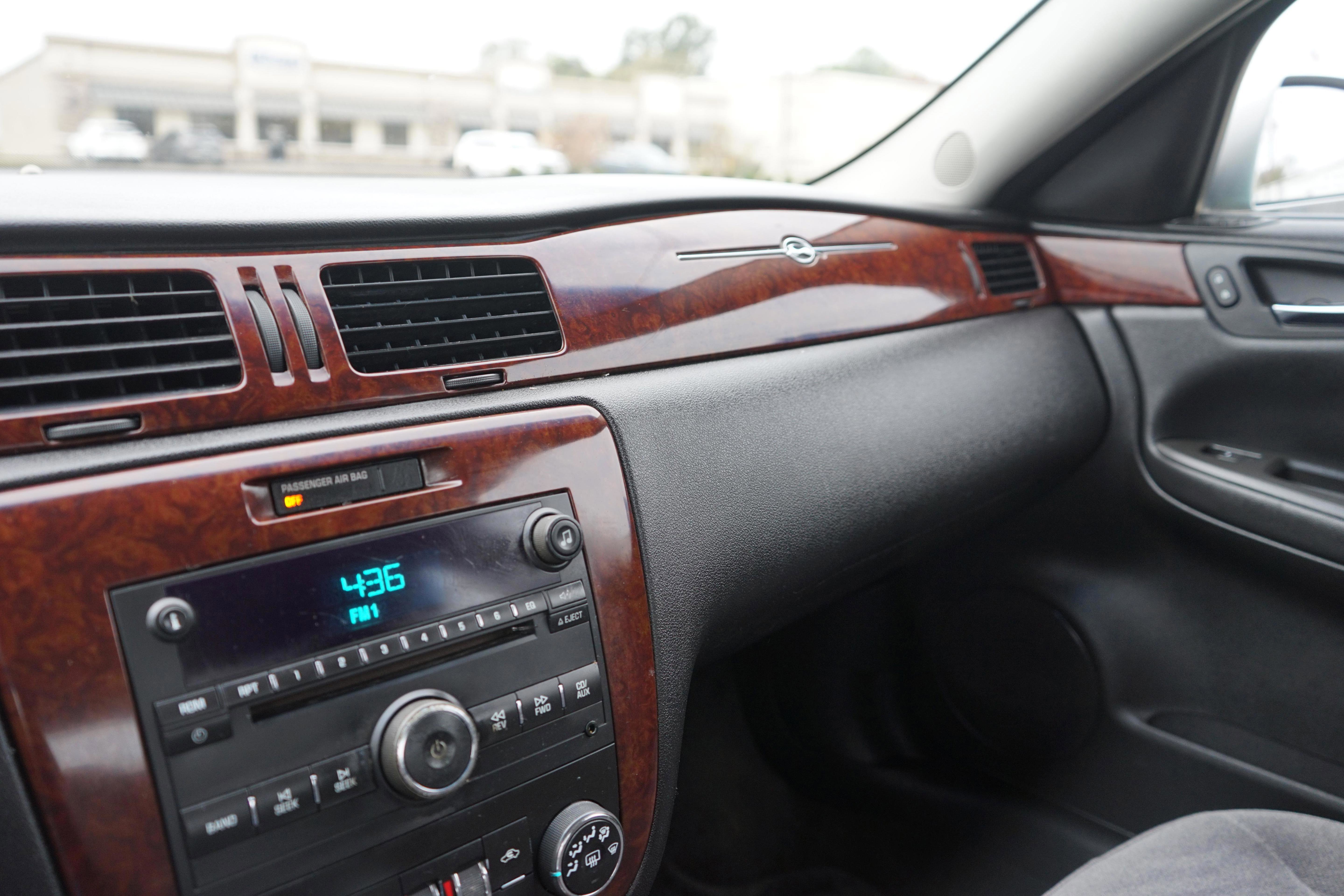 Used 2010 Chevrolet Impala LS image 13