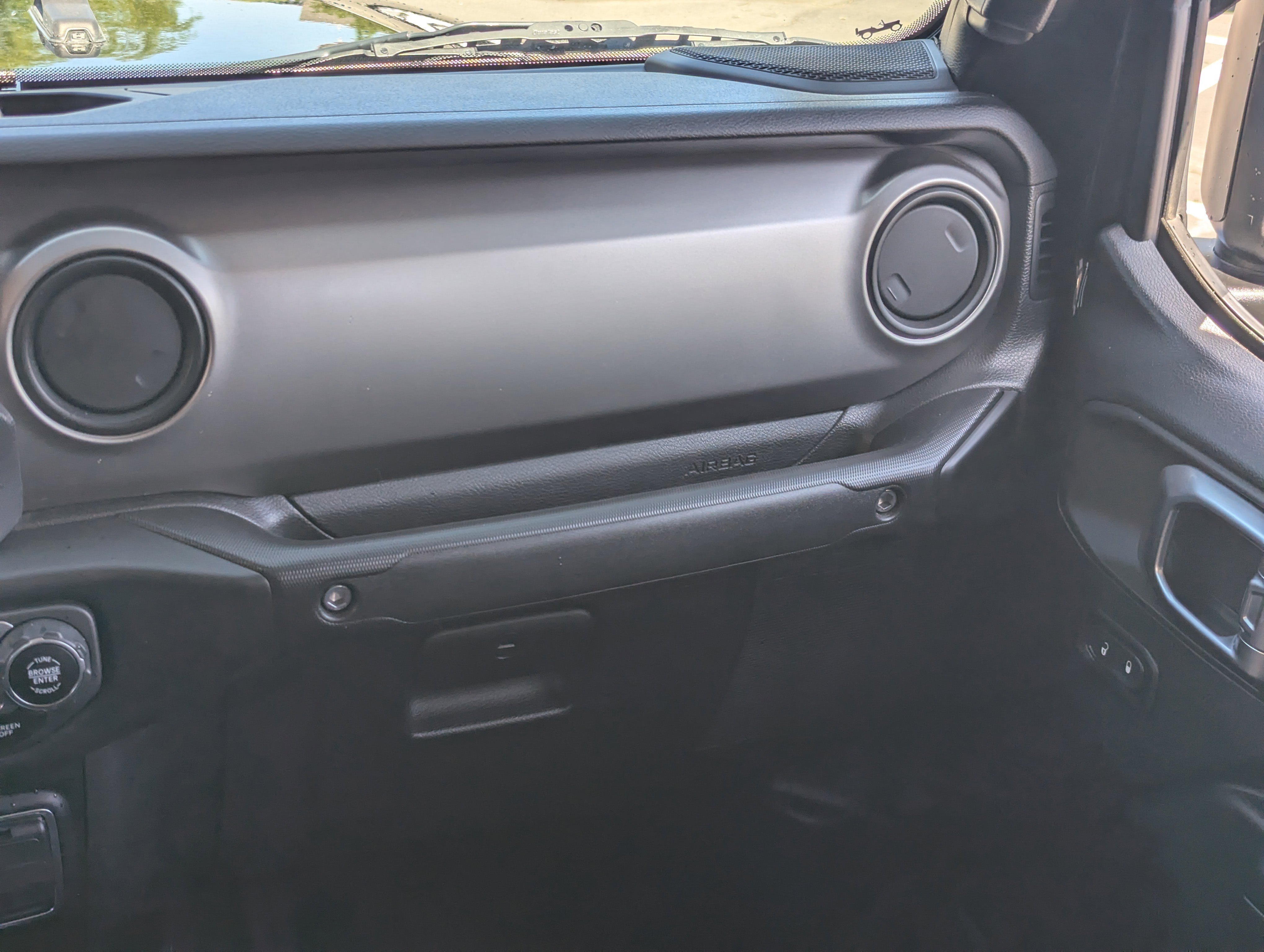 Used 2020 Jeep Gladiator Sport w/ Quick Order Package 24S image 16